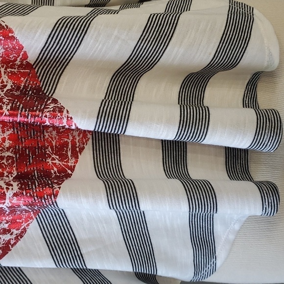 WEAVERS TOP, BLACK/CREAM WITH RED HEART. SIZE SMALL. NWT - Picture 4 of 8